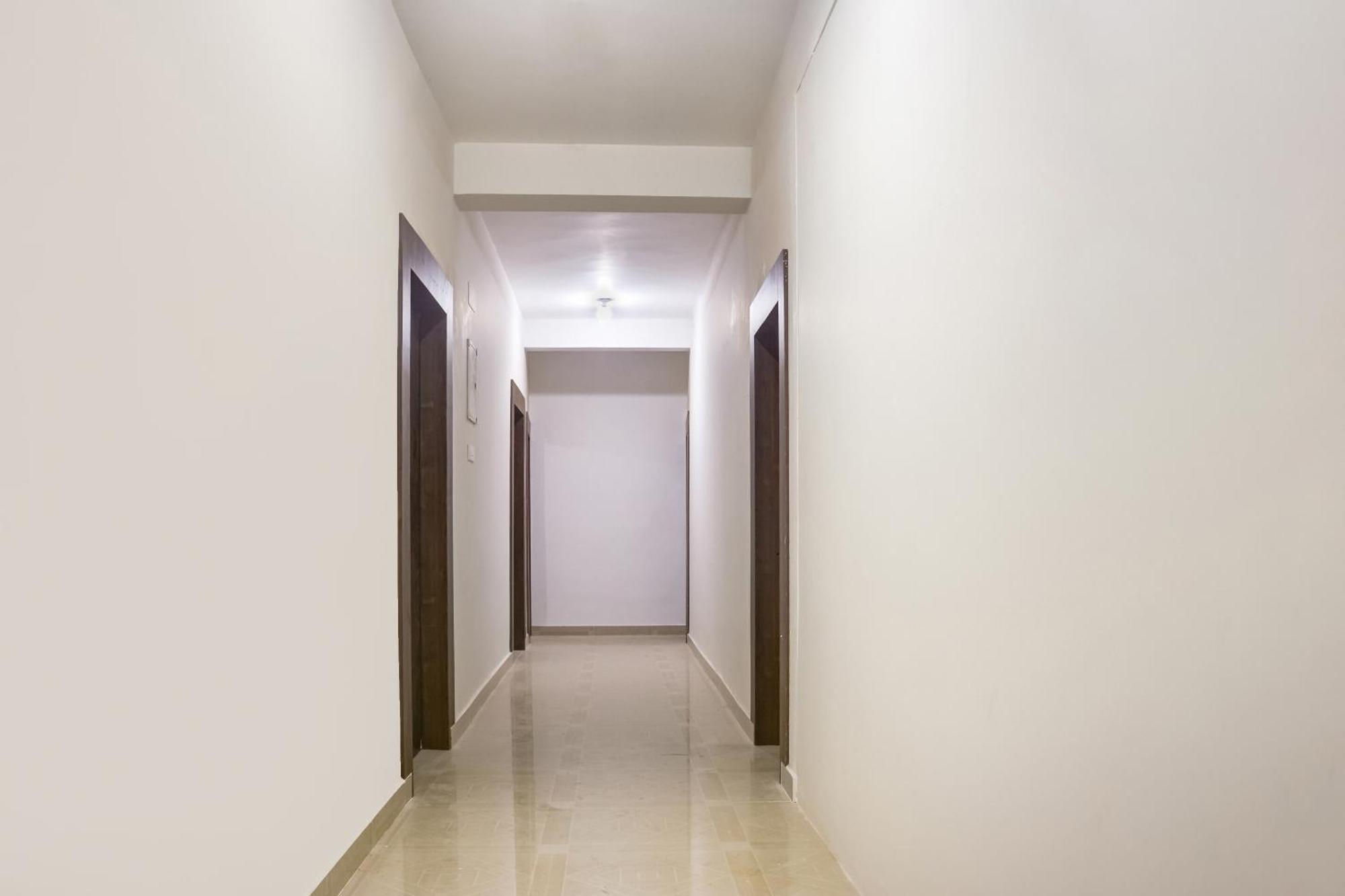 Hotel O Tushar Continental Νέο Δελχί Εξωτερικό φωτογραφία